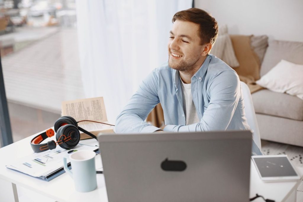 Cyberattacks Cost UK SMEs Over £10,000: The Direct Hybrid Work Link & Mitigation Strategy