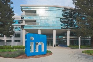 Phishing Scammers Are Posting Fake “Account Restricted” Comments on LinkedIn: What to Do Fast