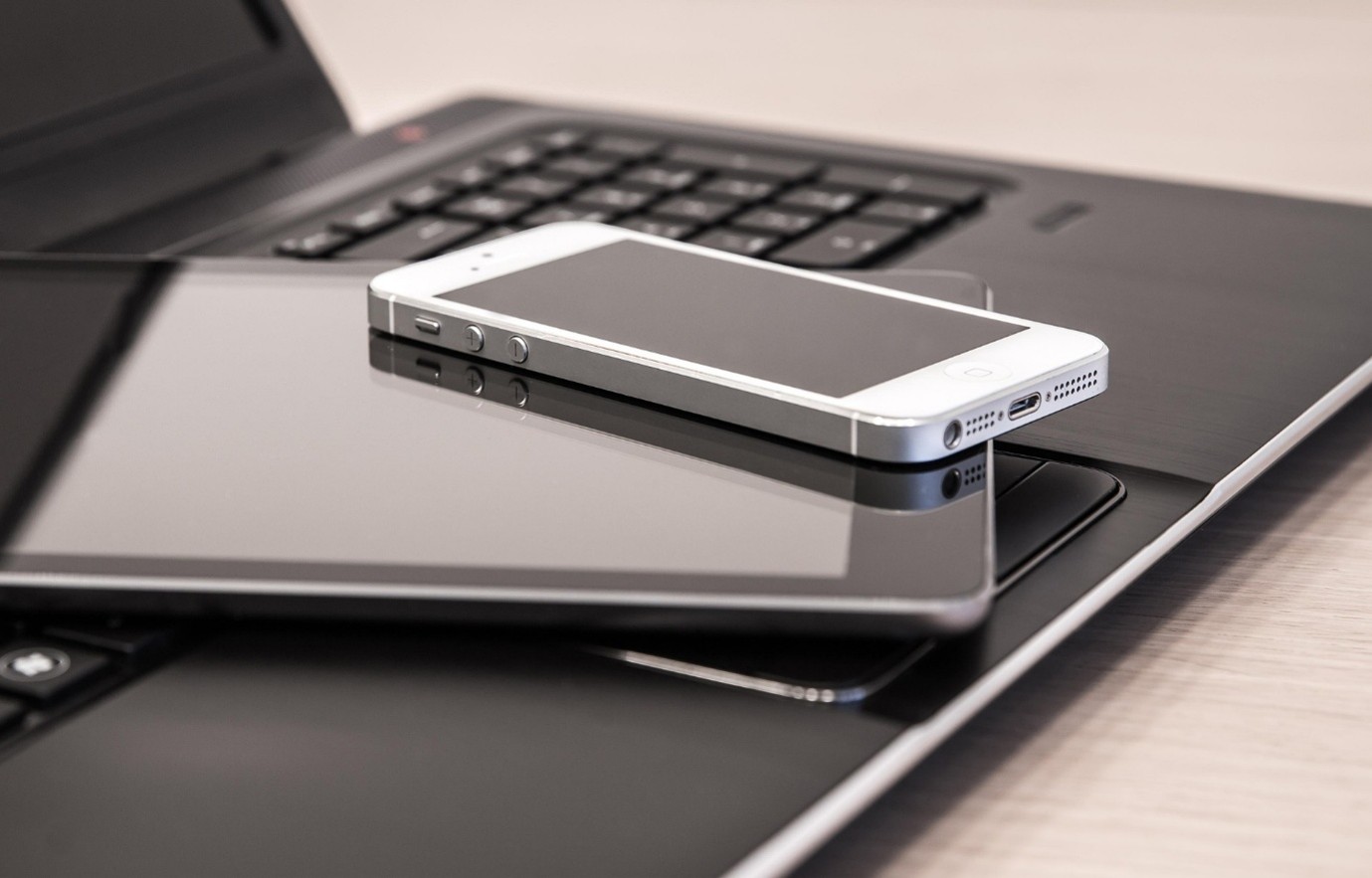 SME Cybersecurity guide to smartphone security for UK business owners and small business teams